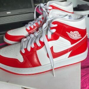 BNWB Women’s Air Jordan 1 Mid size 7.5